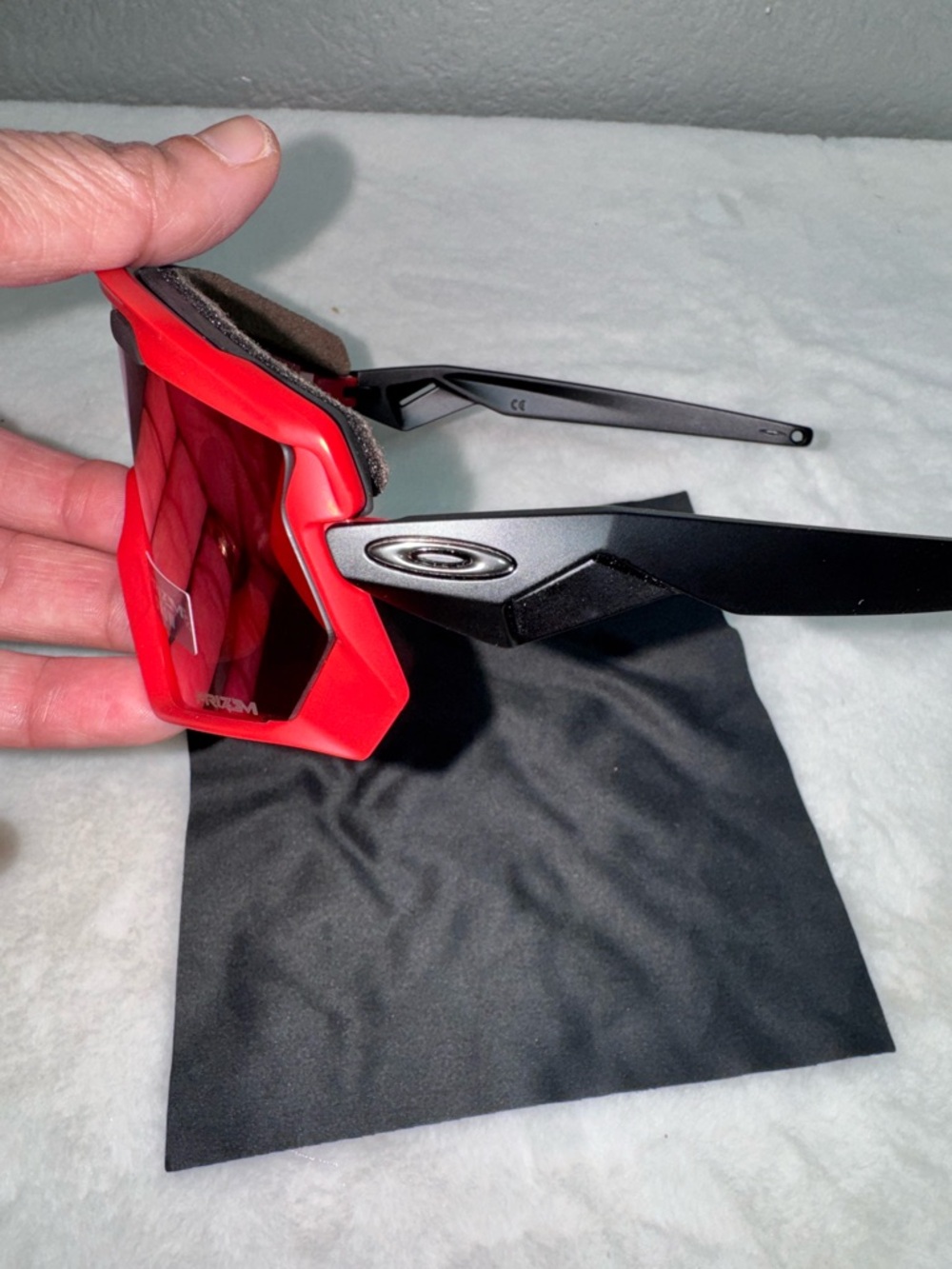 Red Ski/Snowboard Goggles - Picture 3 of 15